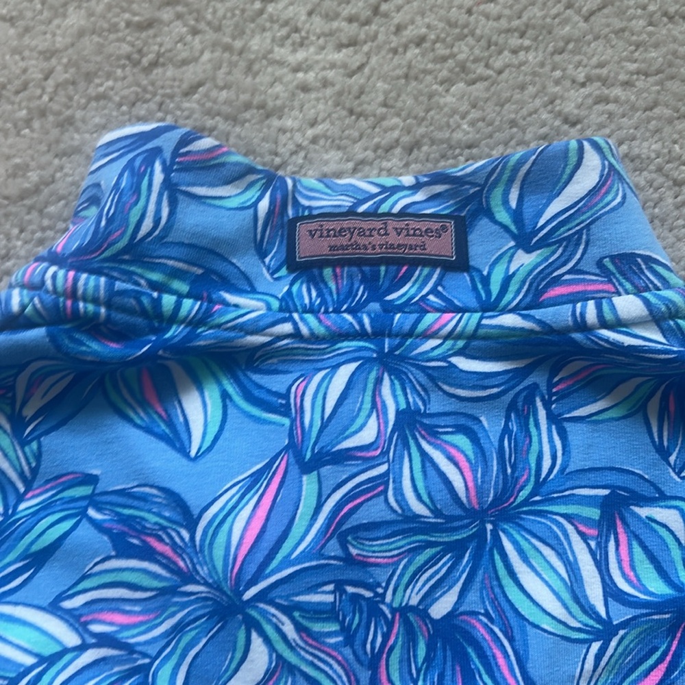 Vineyard Vines Kids Blue Leaf Rashguard - Picture 5 of 5